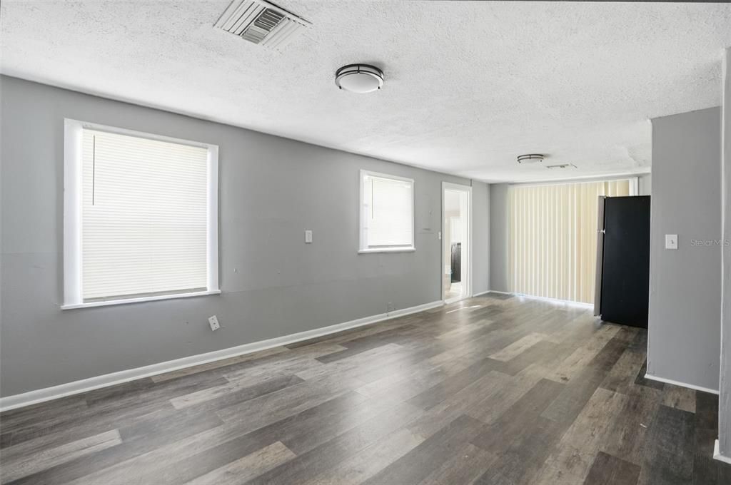 For Sale: $175,000 (3 beds, 1 baths, 1068 Square Feet)