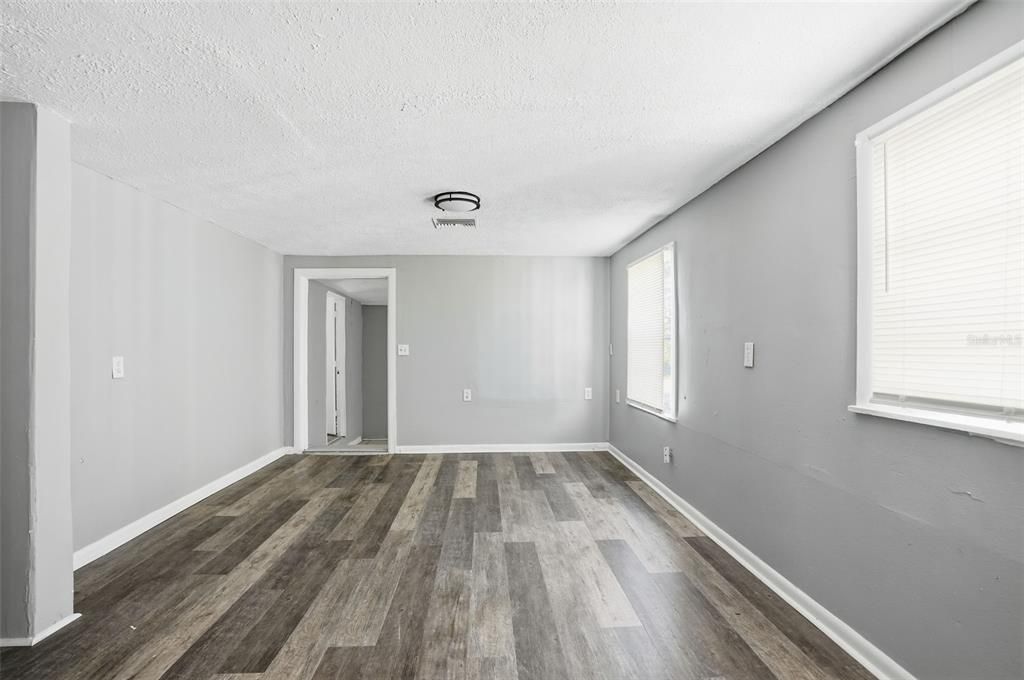 For Sale: $175,000 (3 beds, 1 baths, 1068 Square Feet)