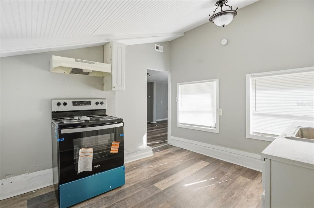 For Sale: $175,000 (3 beds, 1 baths, 1068 Square Feet)