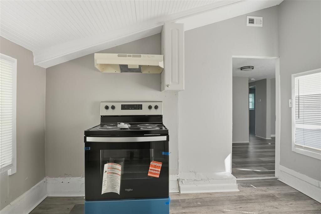 For Sale: $175,000 (3 beds, 1 baths, 1068 Square Feet)