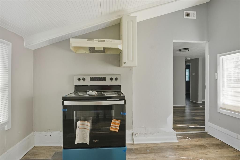 For Sale: $175,000 (3 beds, 1 baths, 1068 Square Feet)