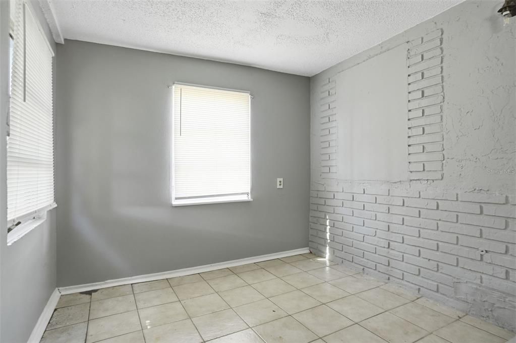 For Sale: $175,000 (3 beds, 1 baths, 1068 Square Feet)