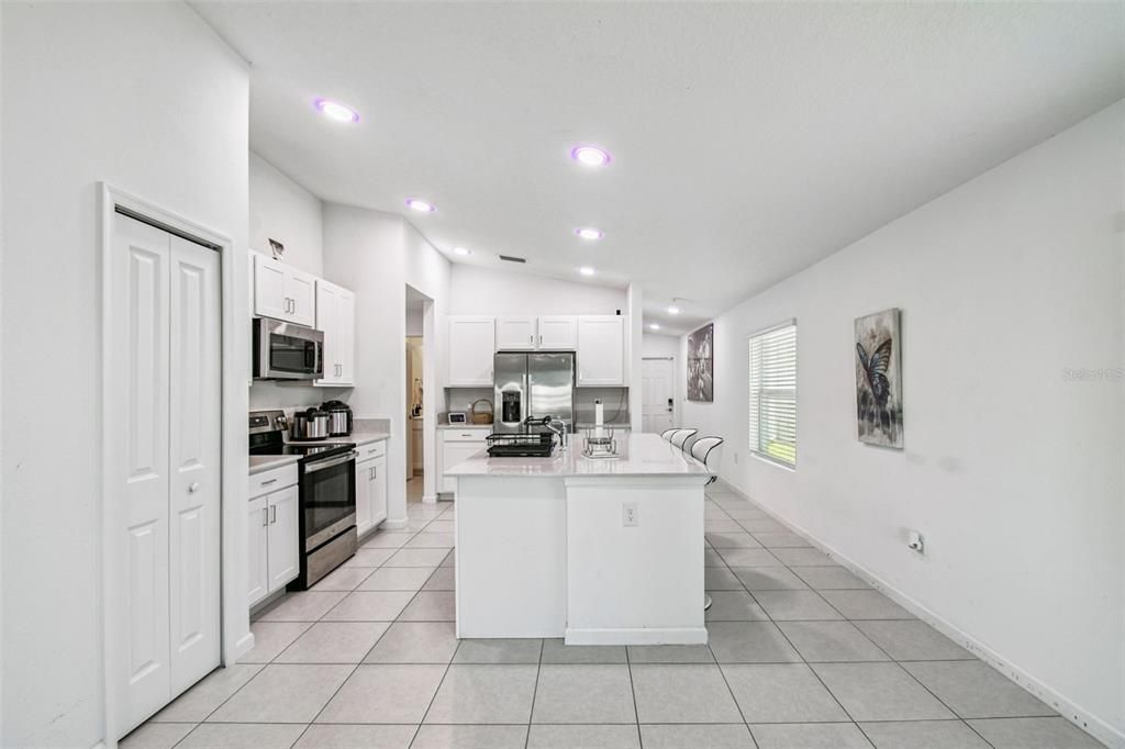 待售: $299,900 (3 贝兹, 2 浴室, 1451 平方英尺)