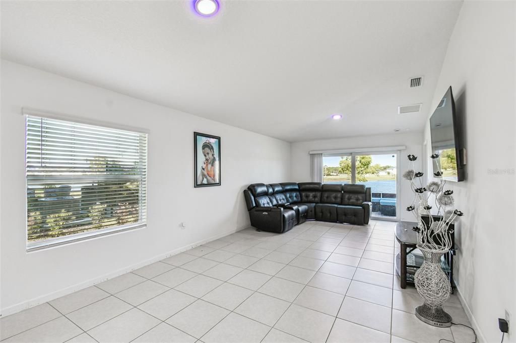 待售: $299,900 (3 贝兹, 2 浴室, 1451 平方英尺)