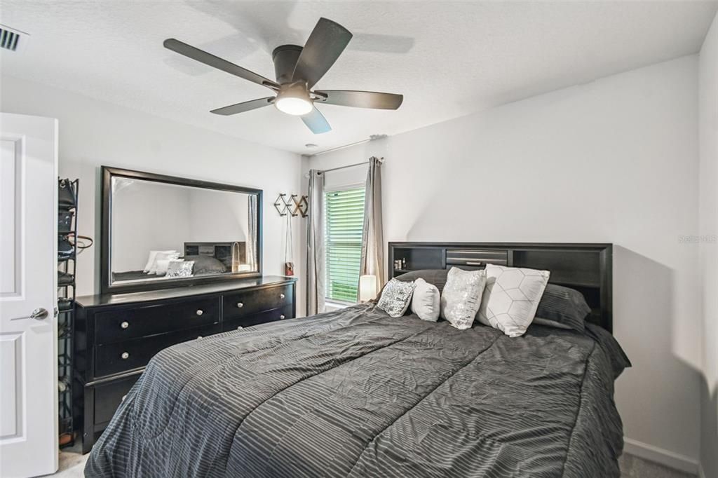 待售: $299,900 (3 贝兹, 2 浴室, 1451 平方英尺)