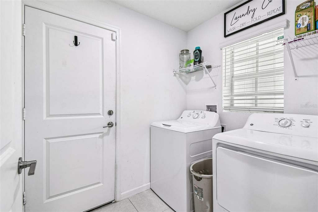 待售: $299,900 (3 贝兹, 2 浴室, 1451 平方英尺)