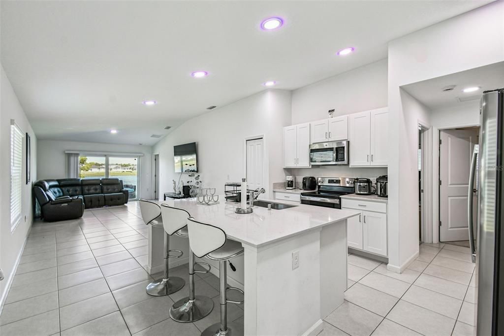 待售: $299,900 (3 贝兹, 2 浴室, 1451 平方英尺)