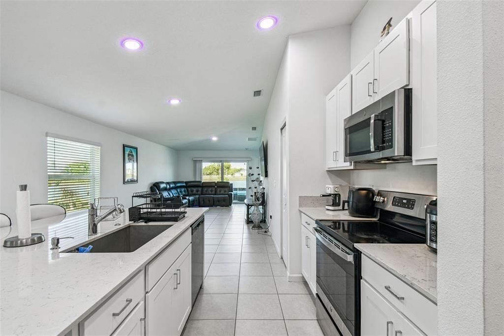 待售: $299,900 (3 贝兹, 2 浴室, 1451 平方英尺)