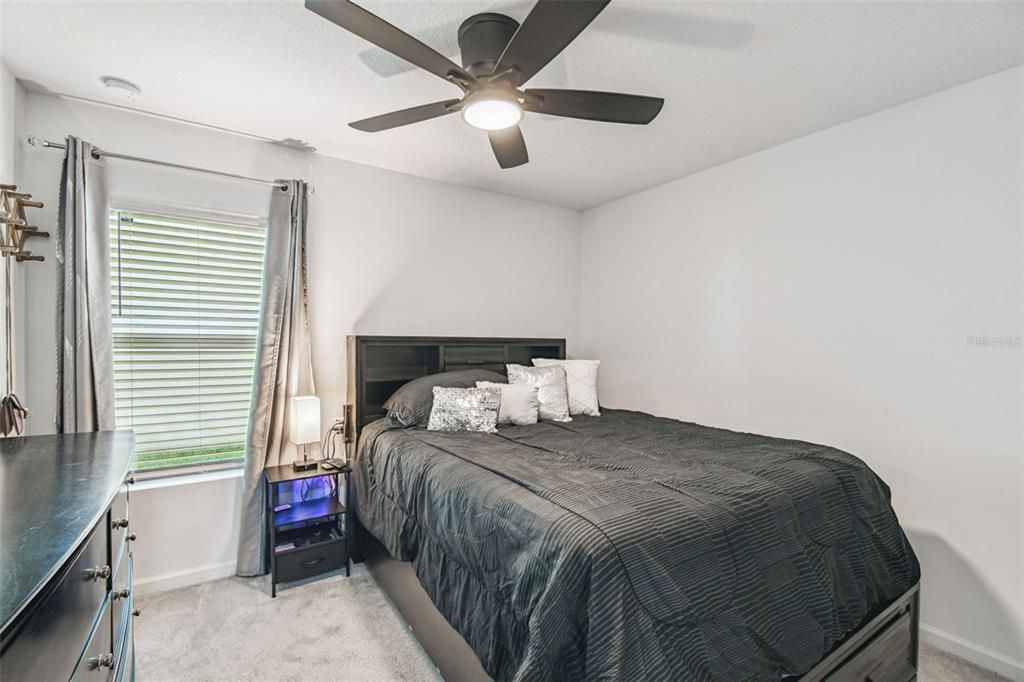 待售: $299,900 (3 贝兹, 2 浴室, 1451 平方英尺)