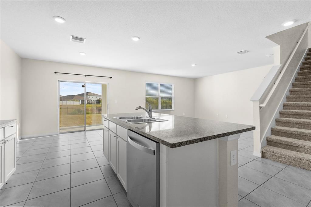 En Venta: $499,000 (5 camas, 3 baños, 2594 Pies cuadrados)