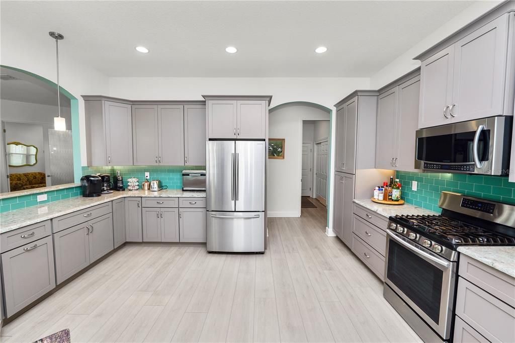 Active With Contract: $610,000 (4 beds, 3 baths, 2586 Square Feet)