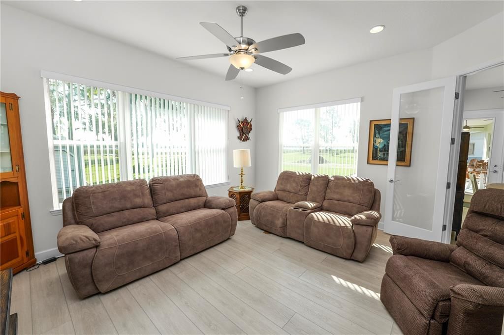 Active With Contract: $610,000 (4 beds, 3 baths, 2586 Square Feet)