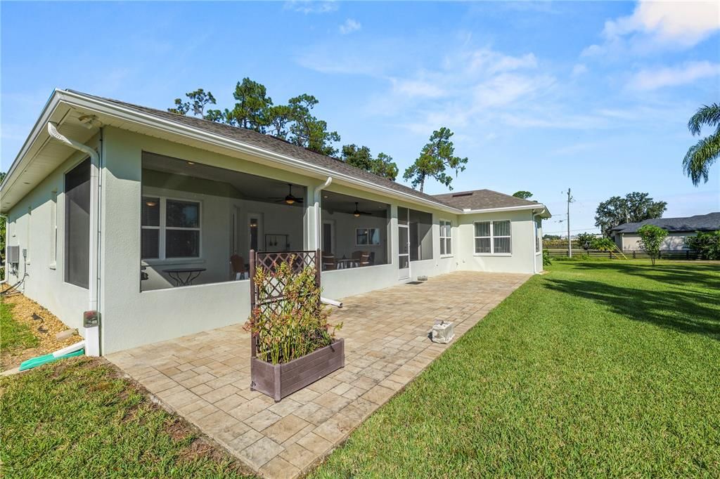Active With Contract: $610,000 (4 beds, 3 baths, 2586 Square Feet)