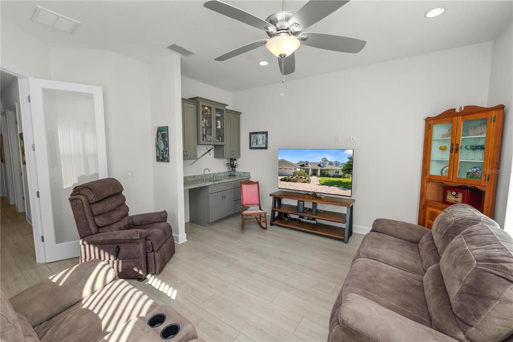 Active With Contract: $610,000 (4 beds, 3 baths, 2586 Square Feet)