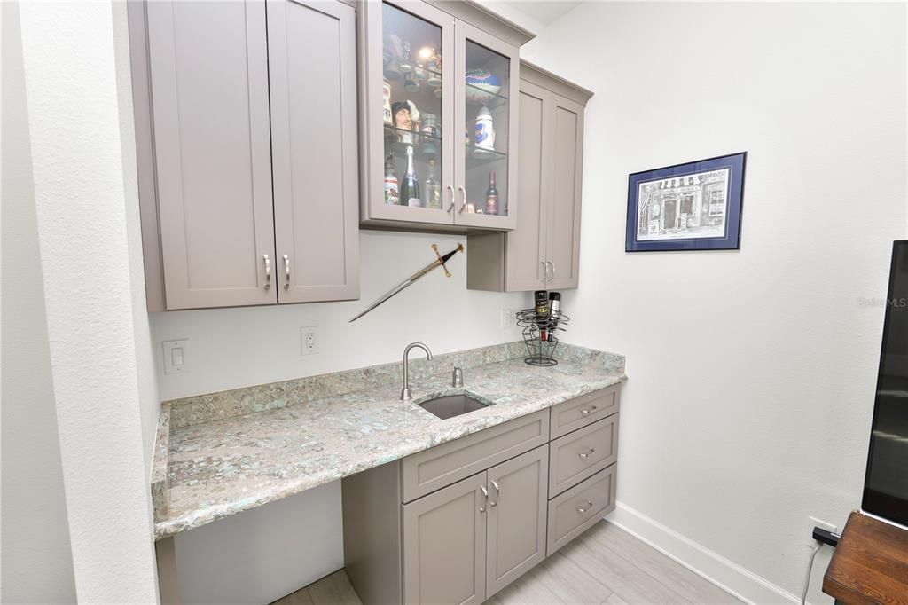 Active With Contract: $610,000 (4 beds, 3 baths, 2586 Square Feet)