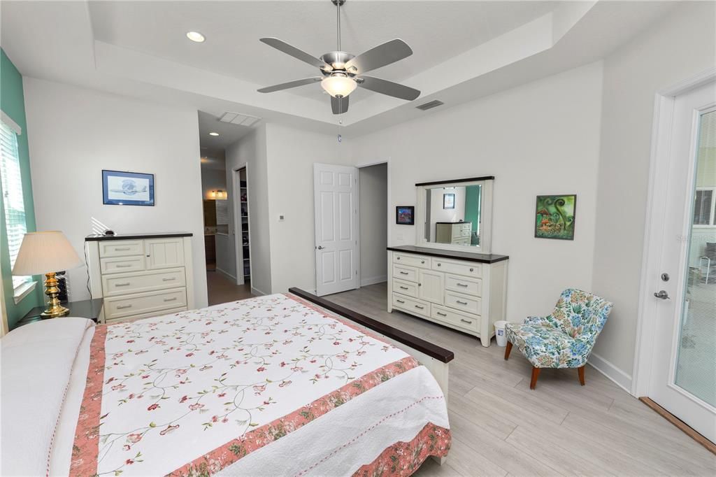 Active With Contract: $610,000 (4 beds, 3 baths, 2586 Square Feet)