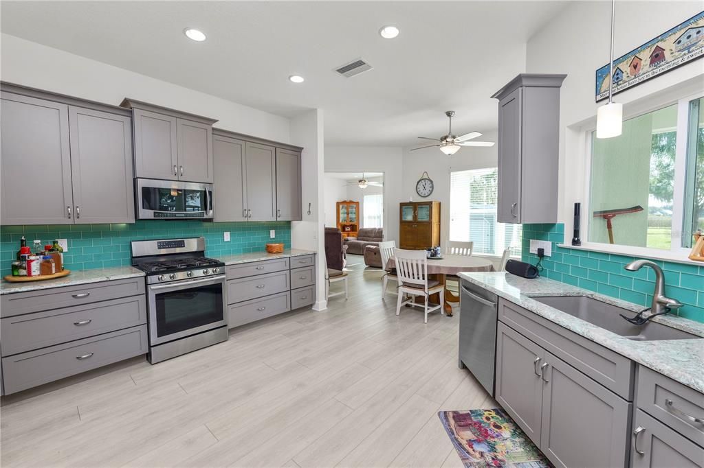 Active With Contract: $610,000 (4 beds, 3 baths, 2586 Square Feet)