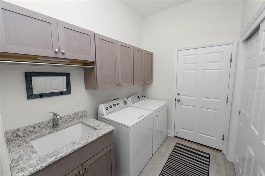 Active With Contract: $610,000 (4 beds, 3 baths, 2586 Square Feet)