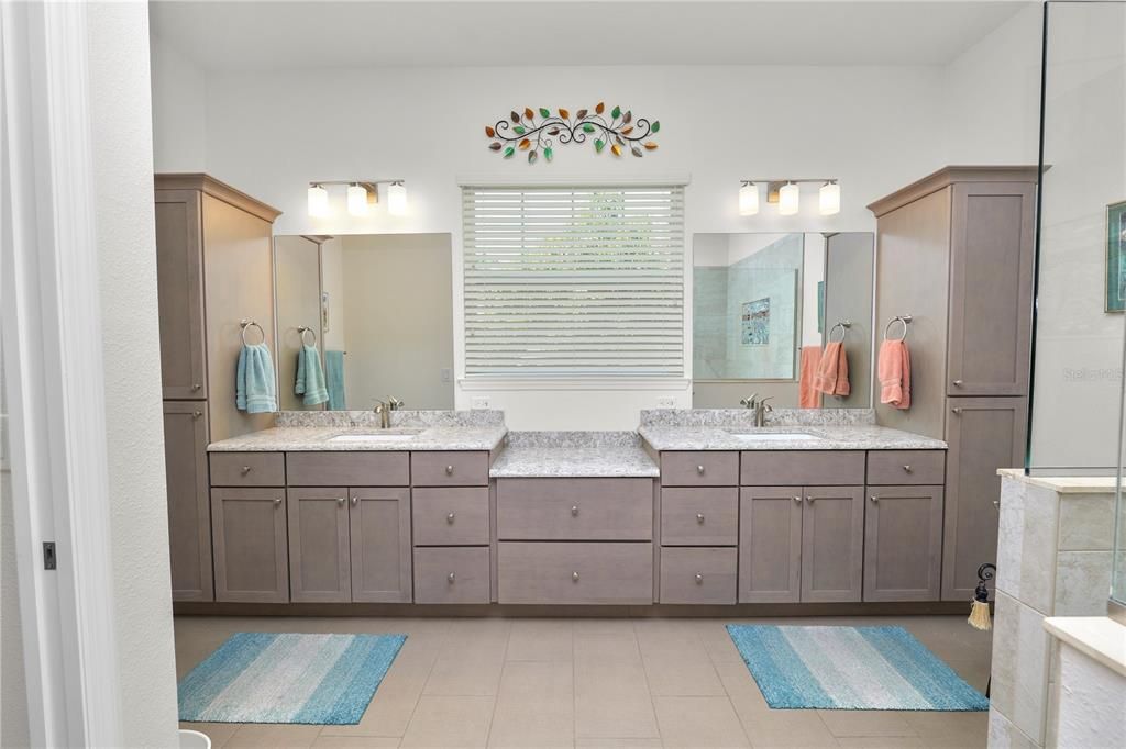 Active With Contract: $610,000 (4 beds, 3 baths, 2586 Square Feet)