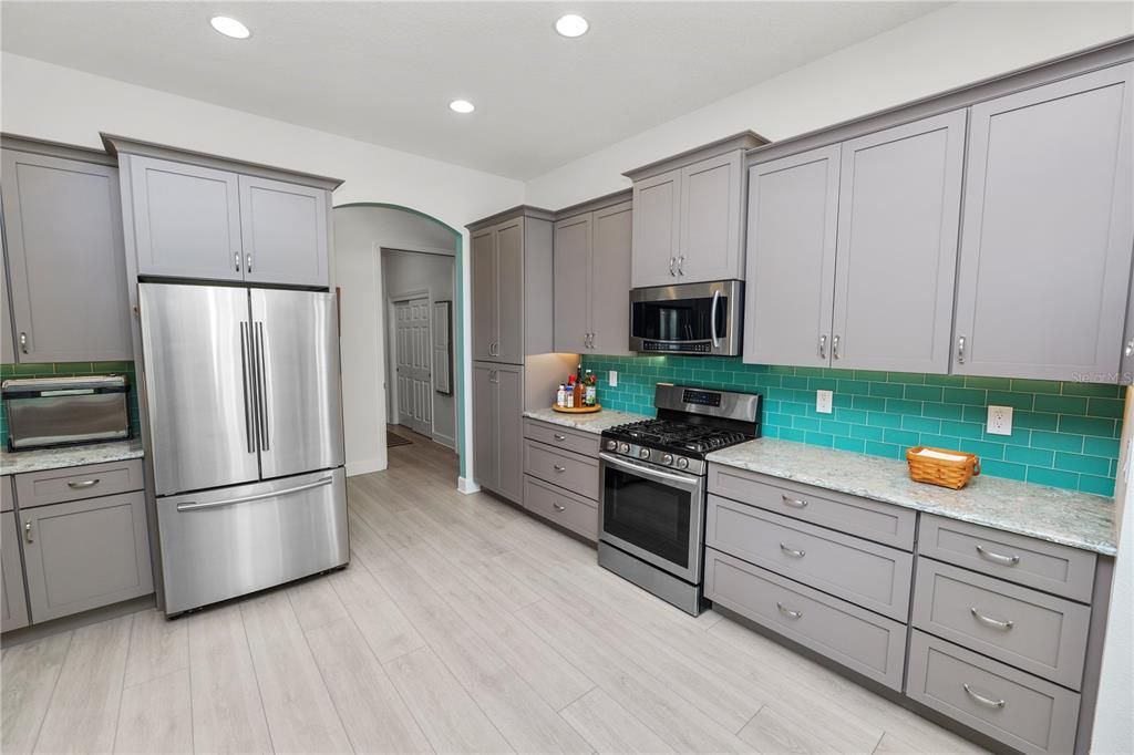 Active With Contract: $610,000 (4 beds, 3 baths, 2586 Square Feet)