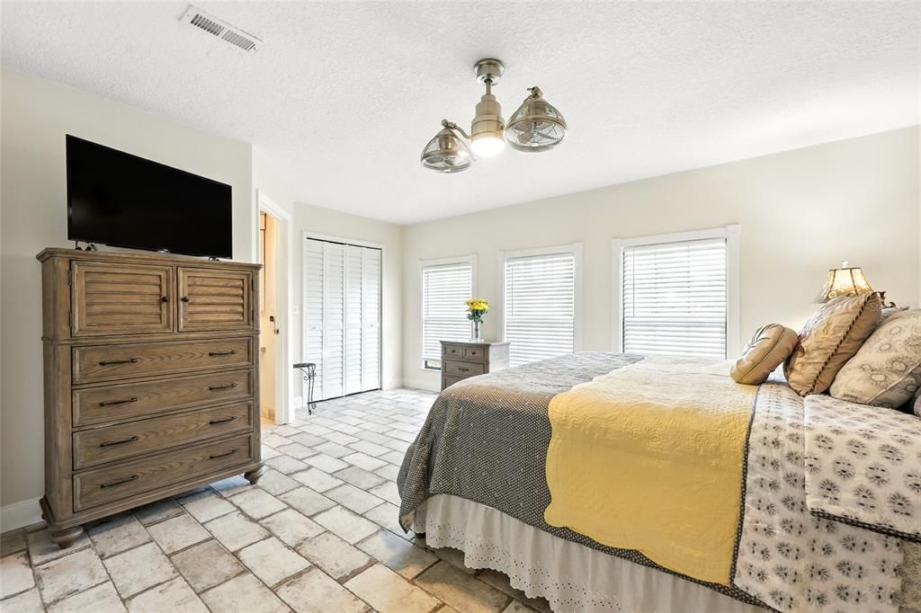 For Sale: $675,000 (3 beds, 2 baths, 2703 Square Feet)