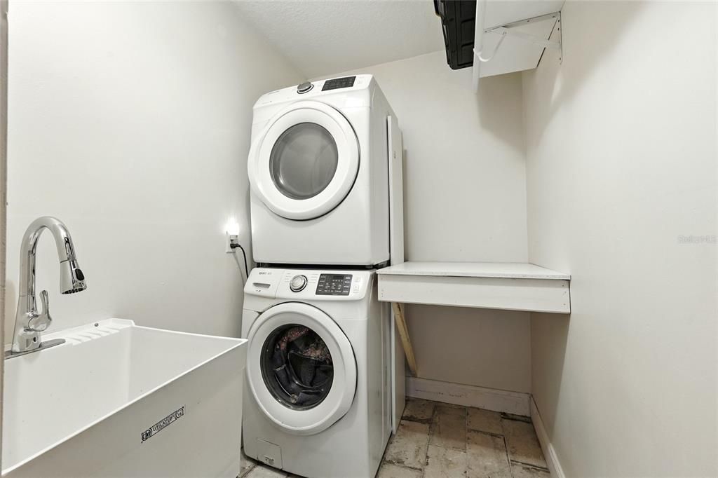 For Sale: $675,000 (3 beds, 2 baths, 2703 Square Feet)