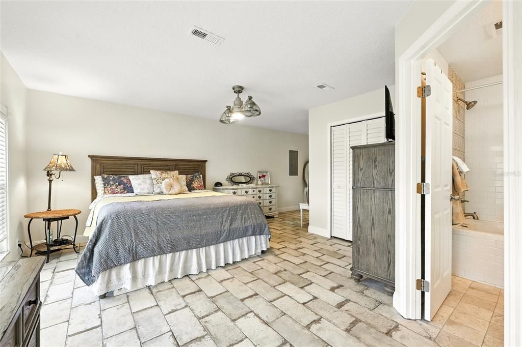 For Sale: $675,000 (3 beds, 2 baths, 2703 Square Feet)