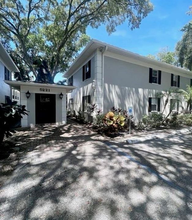 待售: $160,000 (1 贝兹, 1 浴室, 644 平方英尺)