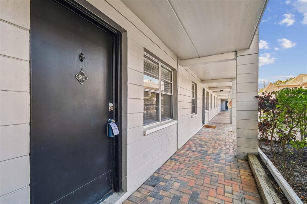 待售: $160,000 (1 贝兹, 1 浴室, 644 平方英尺)