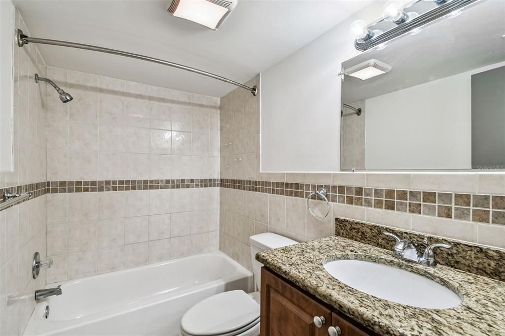 待售: $160,000 (1 贝兹, 1 浴室, 644 平方英尺)