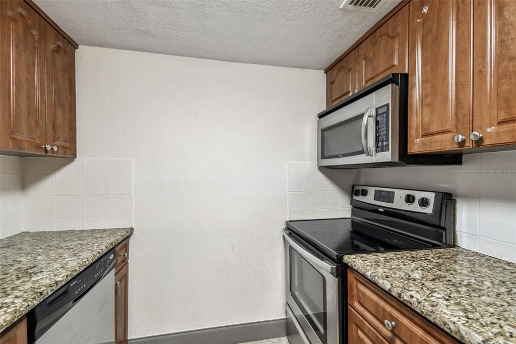 待售: $160,000 (1 贝兹, 1 浴室, 644 平方英尺)