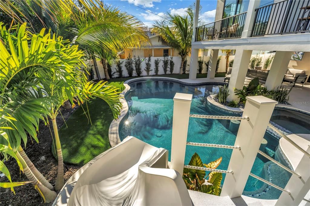 Active With Contract: $5,000,000 (6 beds, 6 baths, 3279 Square Feet)