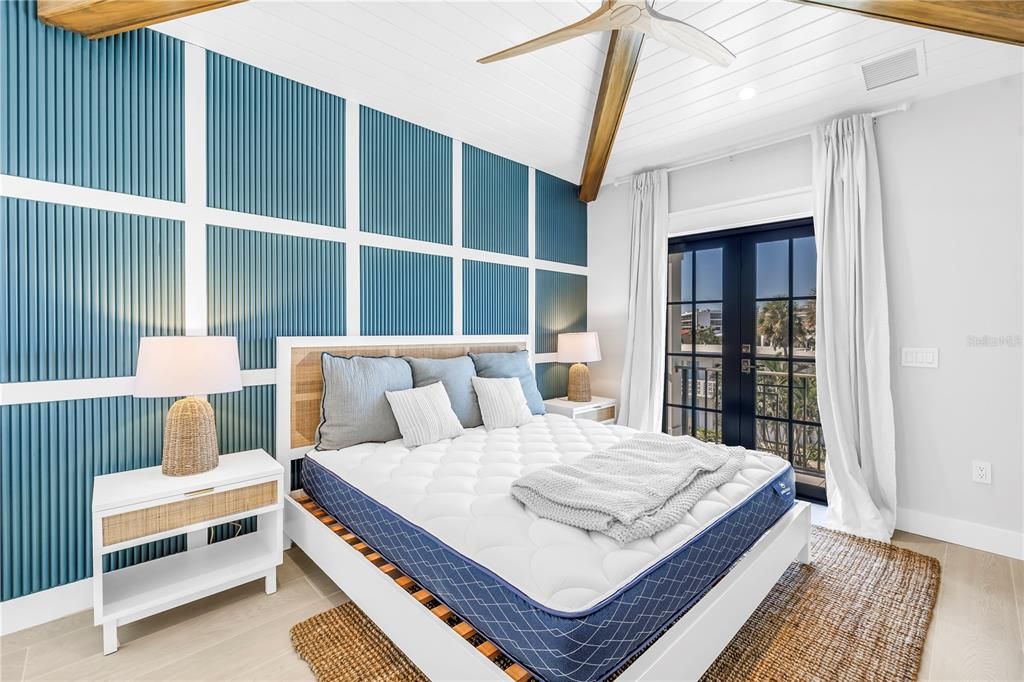 Active With Contract: $5,000,000 (6 beds, 6 baths, 3279 Square Feet)