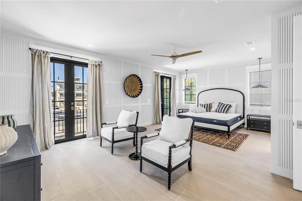 Active With Contract: $5,000,000 (6 beds, 6 baths, 3279 Square Feet)