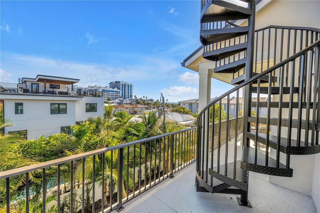 Active With Contract: $5,000,000 (6 beds, 6 baths, 3279 Square Feet)