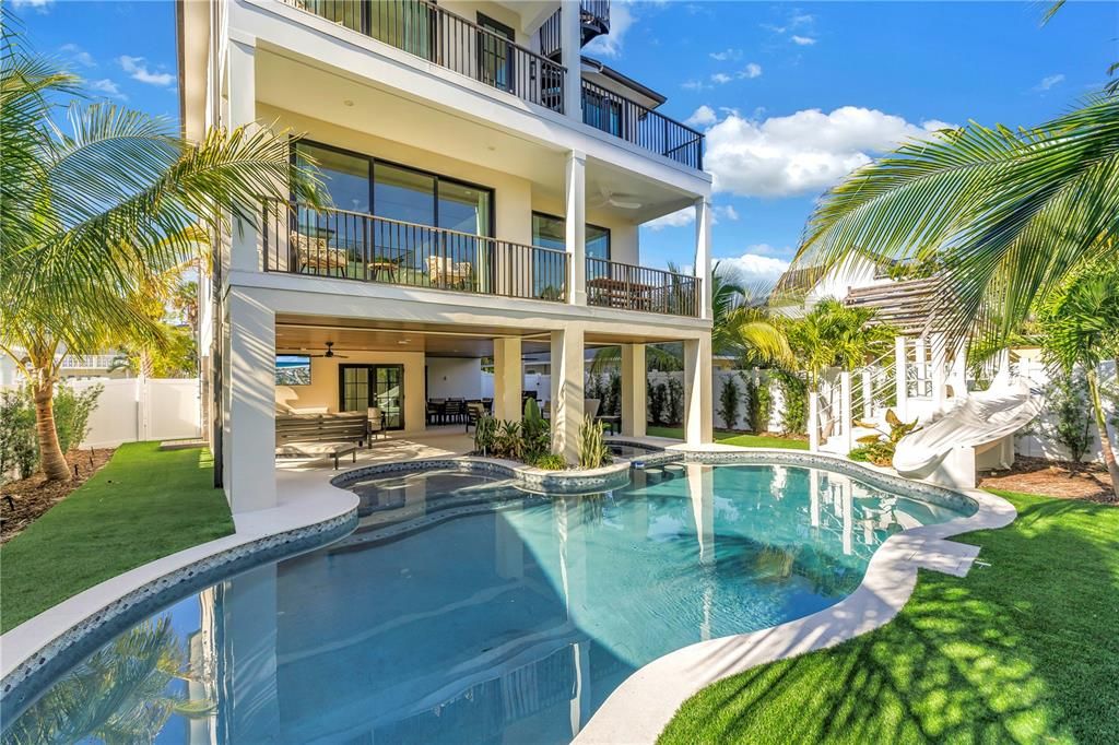 Active With Contract: $5,000,000 (6 beds, 6 baths, 3279 Square Feet)