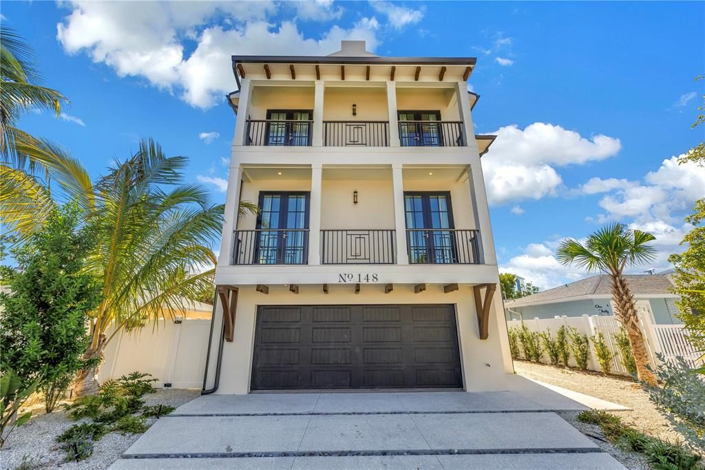 Active With Contract: $5,000,000 (6 beds, 6 baths, 3279 Square Feet)