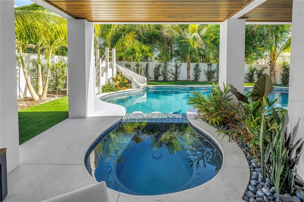 Active With Contract: $5,000,000 (6 beds, 6 baths, 3279 Square Feet)