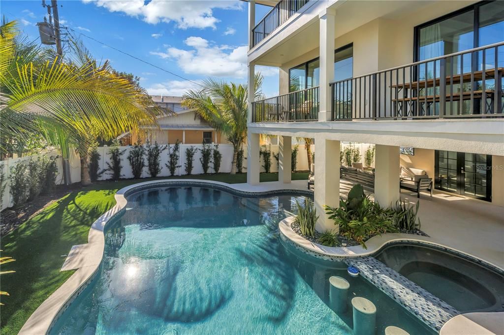 Active With Contract: $5,000,000 (6 beds, 6 baths, 3279 Square Feet)