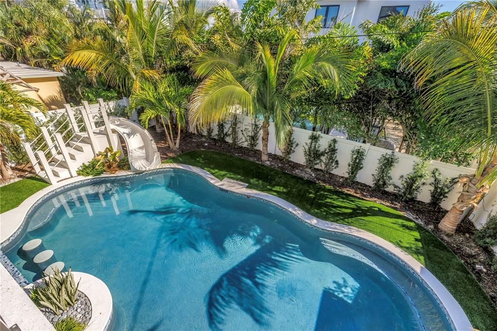 Active With Contract: $5,000,000 (6 beds, 6 baths, 3279 Square Feet)