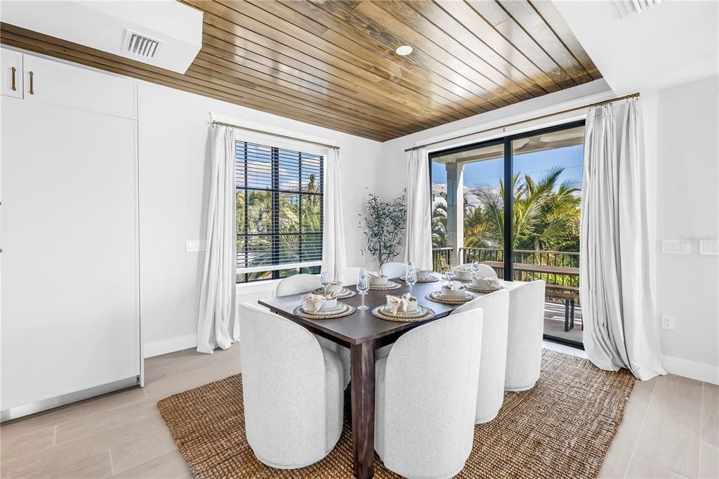 Active With Contract: $5,000,000 (6 beds, 6 baths, 3279 Square Feet)