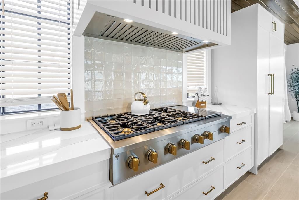 Active With Contract: $5,000,000 (6 beds, 6 baths, 3279 Square Feet)