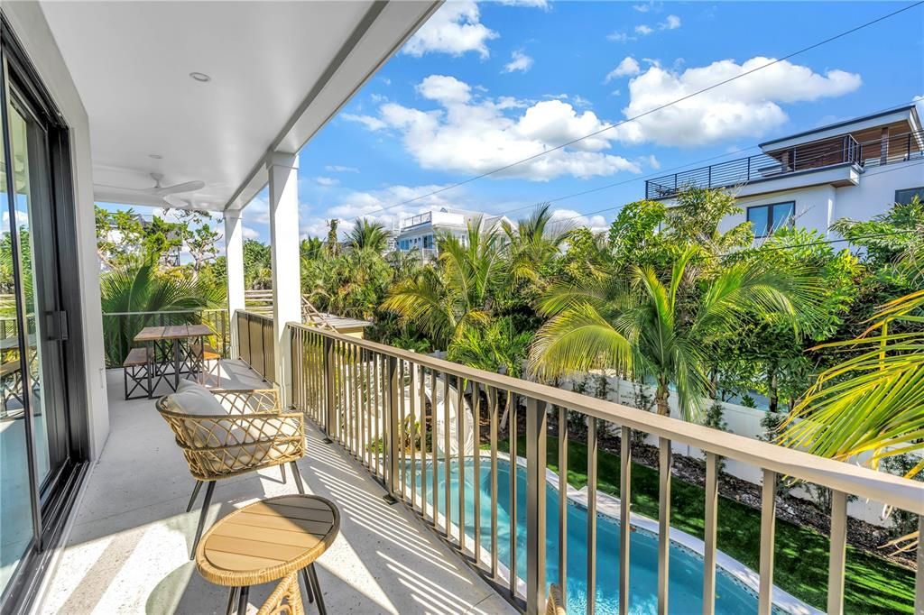 Active With Contract: $5,000,000 (6 beds, 6 baths, 3279 Square Feet)