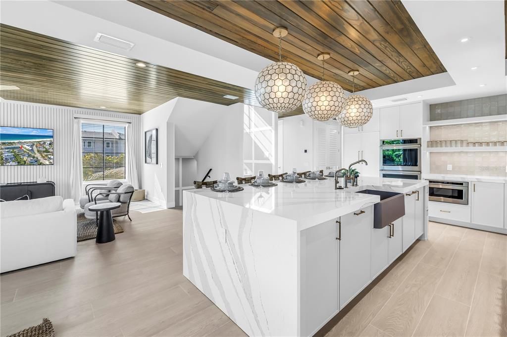 Active With Contract: $5,000,000 (6 beds, 6 baths, 3279 Square Feet)