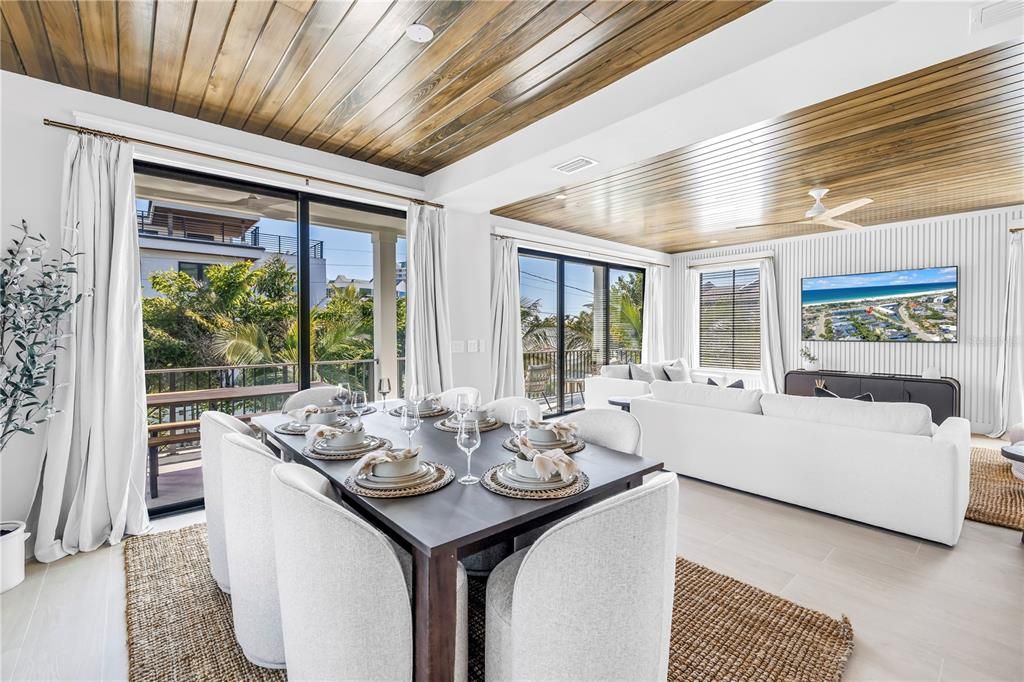 Active With Contract: $5,000,000 (6 beds, 6 baths, 3279 Square Feet)