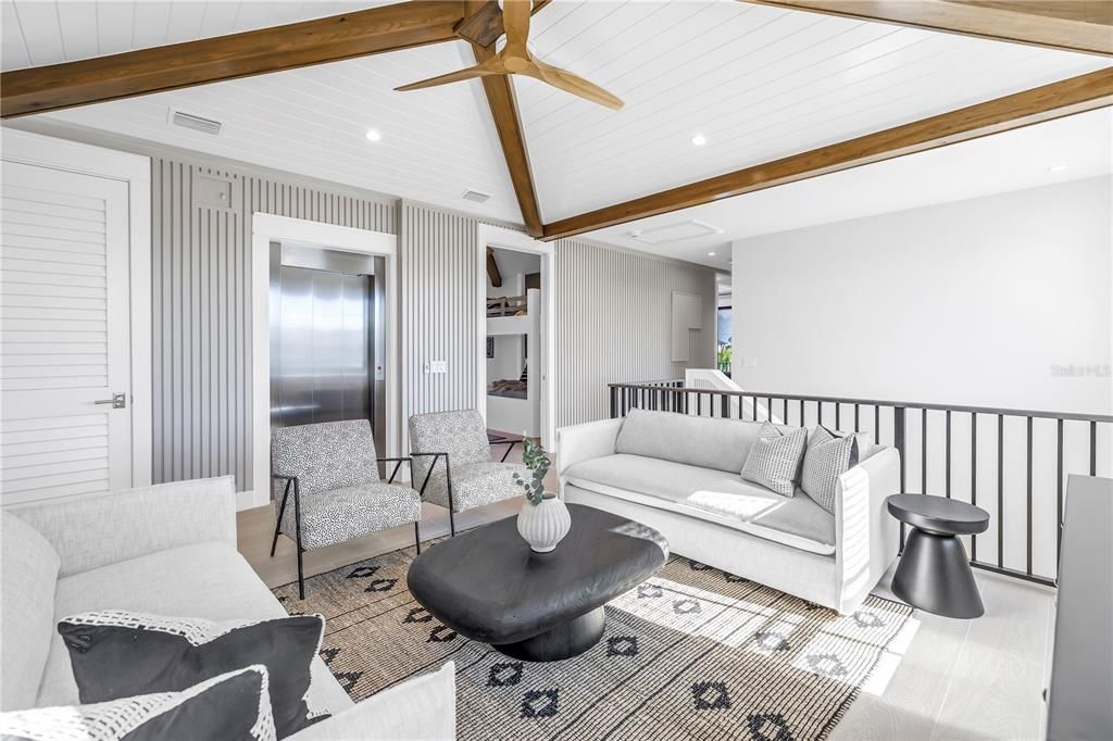 Active With Contract: $5,000,000 (6 beds, 6 baths, 3279 Square Feet)