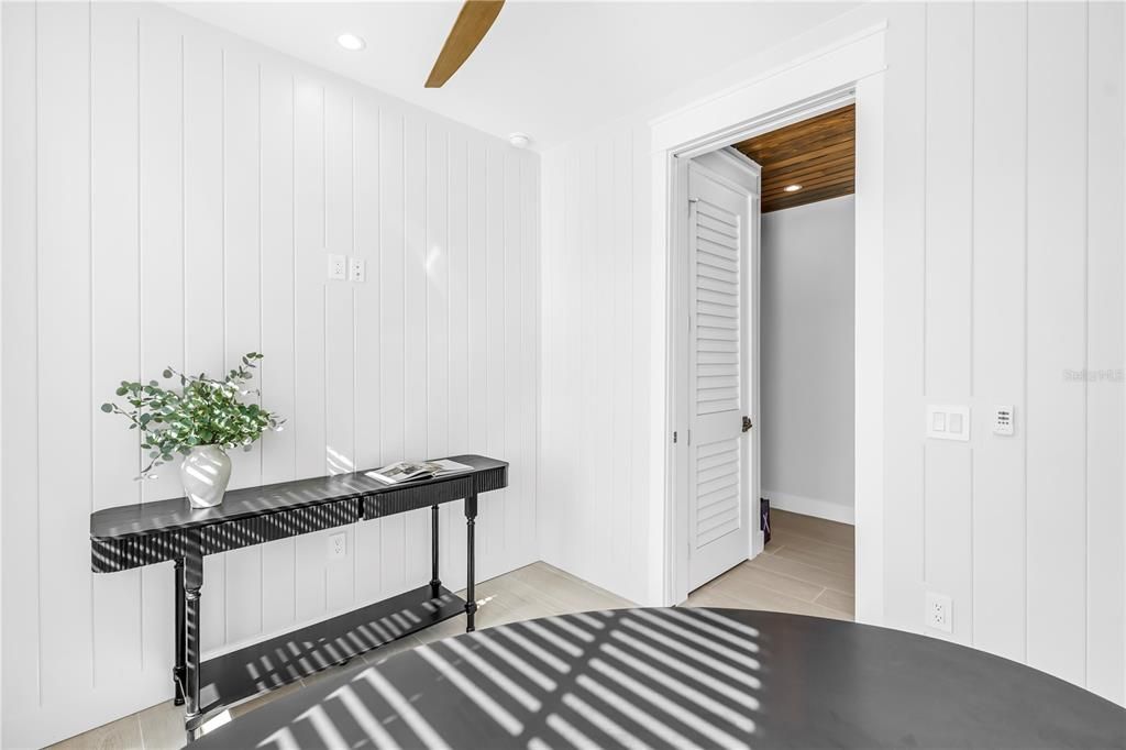 Active With Contract: $5,000,000 (6 beds, 6 baths, 3279 Square Feet)