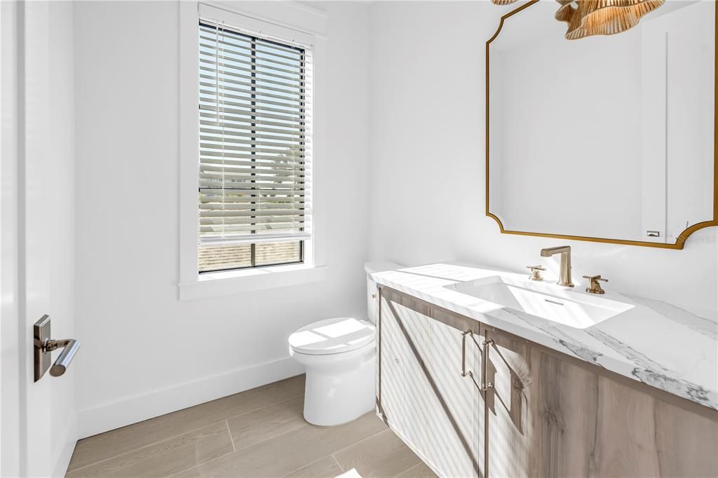 Active With Contract: $5,000,000 (6 beds, 6 baths, 3279 Square Feet)