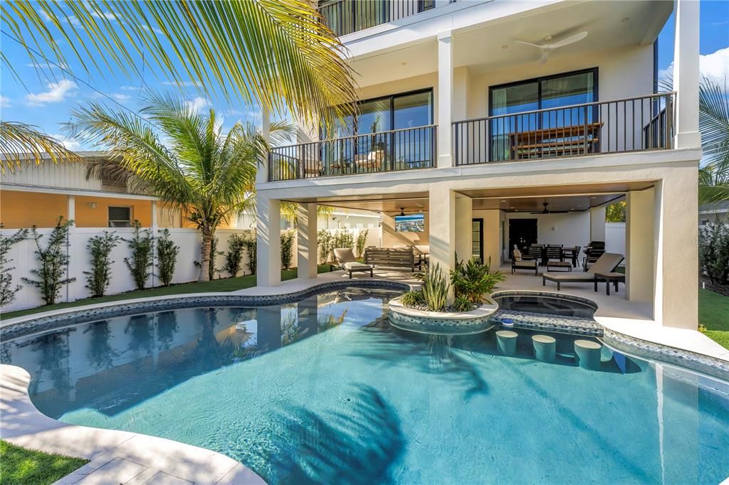 Active With Contract: $5,000,000 (6 beds, 6 baths, 3279 Square Feet)