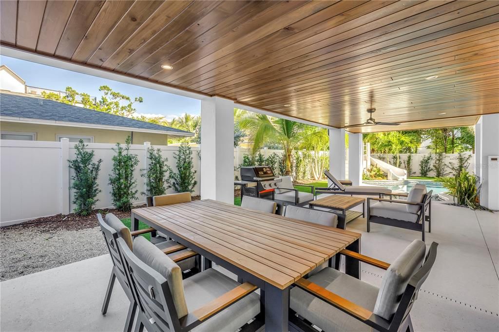 Active With Contract: $5,000,000 (6 beds, 6 baths, 3279 Square Feet)